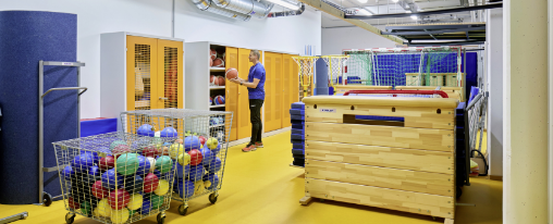 Abbildung eines Sportschranks f&uuml;r die professionelle Ausstattung von Sportanlagen und Umkleider&auml;umen