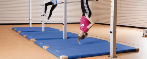 Steckreck online kaufen bei Kübler Sport Steckreck für Sporthallen mit höhenverstellbarer Reckstange und stabiler Befestigung in Bodenhülsen