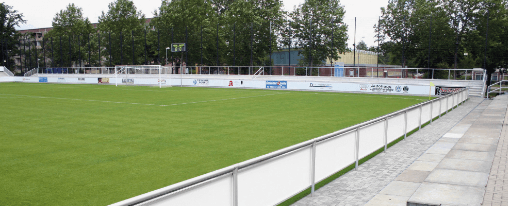 Abbildung einer Sportanlage mit installierter Sportplatzbarriere als Barrieresystem f&uuml;r die professionelle Anlagenausstattung