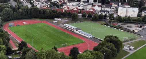 Sportplatz mit moderner Ausstattung f&uuml;r Training, Wettkampf und Freizeitaktivit&auml;ten