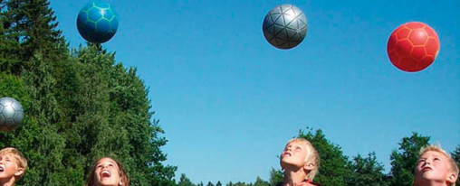 Bunter Soft Fußball für sicheres und vielseitiges Spielen im Innen- und Außenbereich, ideal für Training, Freizeit und Schule