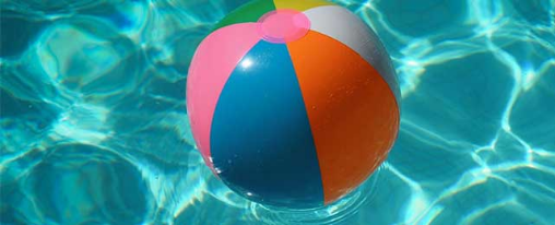 Farbenfrohe Strandbälle für Freizeit, Sport und Spiel am Strand, im Garten oder Freibad