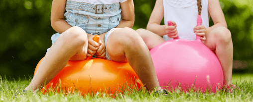 Bunte Hüpfbälle für Freizeitspiele im Garten und Innenbereich, ideal für Kinder und Erwachsene