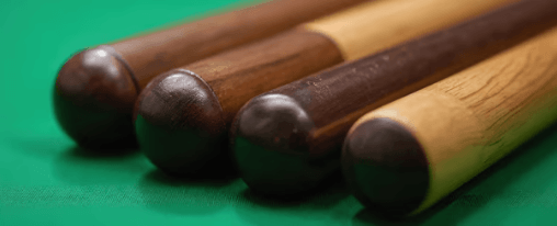 Verschiedene Billard Queues für Freizeitspieler als Auswahl für das nächste Billardspiel