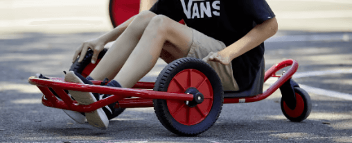Kinderfahrzeuge für draußen – Roller, Kettcars und mehr Kinderfahrzeuge für Outdoor-Abenteuer – sicherer Fahrspaß im Freien