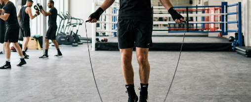 Zubehör fürs Boxen online kaufen im Kübler Sport Onlineshop Boxzubehör für Kampfsport wie Pratzen, Boxsäcke und Springseile in professioneller Trainingsumgebung
