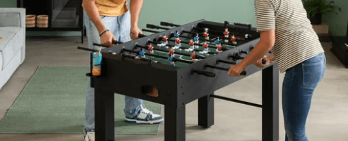Bandito online kaufen bei Kübler Sport Bandito Tischkicker im Einsatz beim Freizeitspiel in heller Umgebung