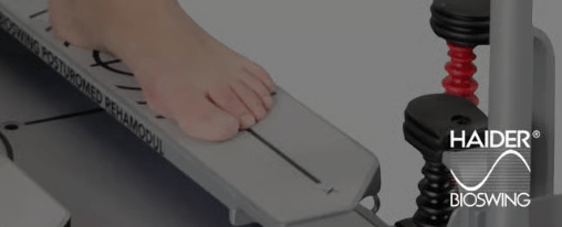 Therapeutischer Stuhl mit BIOSWING Schwingelement f&uuml;r gesundes Sitzen im Behandlungsraum