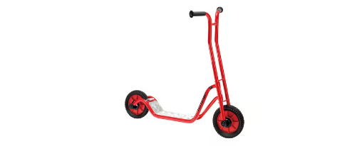Winther Roller online kaufen bei Kübler Sport Mehrere Kinder fahren auf Winther Rollern bei Freizeitspielen im Park