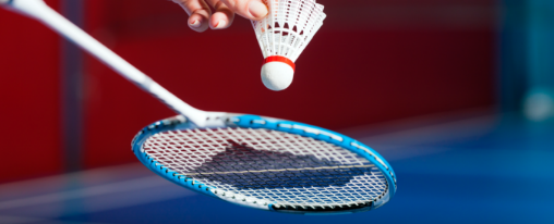 Badmintonschl&auml;ger verschiedener Ausf&uuml;hrungen f&uuml;r Training, Mannschaftssport und Freizeit im Einsatz