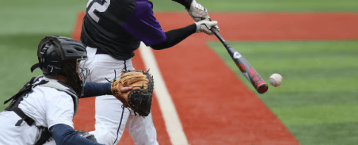 Baseball Ausrüstung kaufen Baseballspiel: Catcher und Batter mit Baseball Ausrüstung