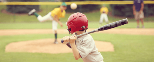 Baseballschläger für Teamsport online kaufen bei Kübler Sport Verschiedene Baseballschläger für Teamsport im Einsatz auf einem Baseballfeld