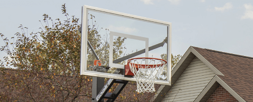Basketballbrett Outdoor für Vereine und Teams im Kübler Sport Onlineshop kaufen Wetterfestes Basketballbrett Outdoor mit Basketballkorb und Backboard auf Vereins-Sportplatz in FIBA-Höhe (3,05 Meter), ideal für Teamtraining und Wettkampf