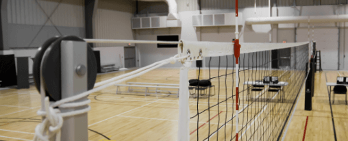 Volleyballpfosten für Teamsport im Einsatz auf einem Volleyballfeld