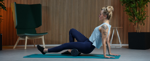 Hilfsmittel f&uuml;r das Faszientraining im professionellen Therapiebedarf, abgebildet in einer modernen Trainingsumgebung