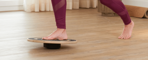 Ein Therapiekreisel aus Holz f&uuml;r Koordinationstraining in der Physiotherapie