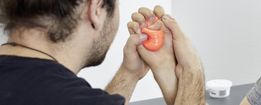 Therapieknete online kaufen im Kübler Sport Onlineshop Verschiedene Therapieknete mit unterschiedlichen Härtegraden für den professionellen Therapiebedarf