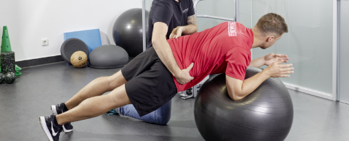 Verschiedene Physiotherapie Ger&auml;te f&uuml;r den professionellen Therapiebedarf in Praxis und Rehabilitation