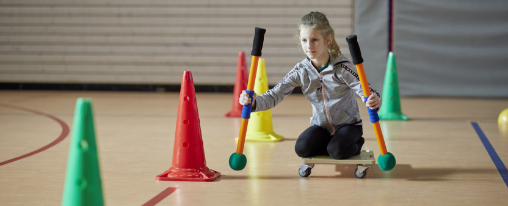 Stabiles Rollbrett mit Lenkrollen f&uuml;r den Therapiebedarf in Praxis oder Einrichtung