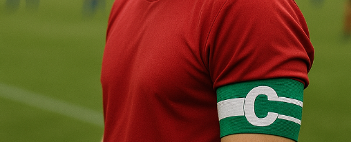  Verschiedene Kapitänsbinden für Mannschaften auf einem Spielfeld – Vereinsbedarf für Teams