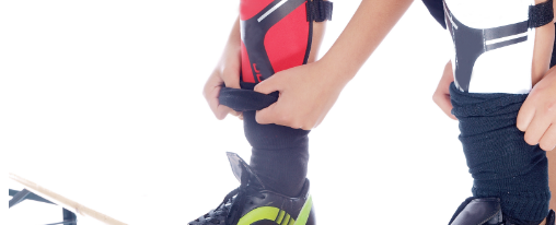 Verschiedene Schienbeinschoner für Fußballmannschaften