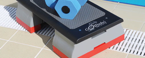 Aqua-Stepper im Schwimmbad f&uuml;r sichere und effektive Aquafitness-&Uuml;bungen