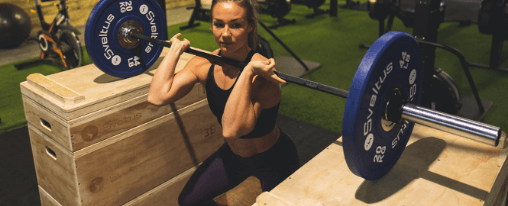 Jerk Box bei Kübler Sport kaufen Jerk Box aus Holz für funktionelles Training und Gewichtheben, gestapelt auf einem stabilen Untergrund