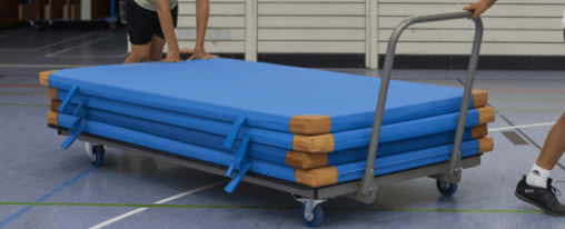 Turnmatten kaufen Anordnung drei unterschiedlicher blauen Kübler Sport Turnmatten nebeneinander