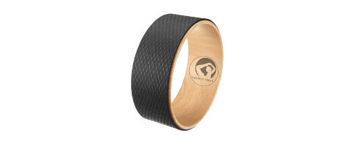 Yoga Rad aus Holz – natürliches Design trifft Funktionalität Abbildung eines Yoga Rads aus stabilem Holz – ideal zur Unterstützung bei Rückbeugen, zur Verbesserung der Flexibilität und für stilvolles Training mit natürlichen Materialien.