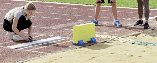 Maßband für Leichtathletik-Wettkämpfe Langlebiges und gut ablesbares Maßband für präzise Weitenmessung bei Wurf-, Sprung- und Sprintdisziplinen in der Leichtathletik.