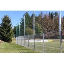 Alu-Ballfangzaun mit Stabgittermatten