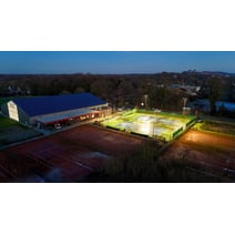 LED Flutlicht für einen ganzen Tennisplatz
