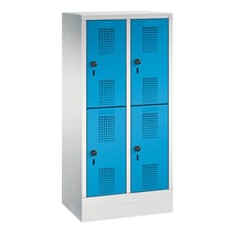 C+P® Garderobenschrank EVOLO Kindergarten doppelstöckig, mit Sockel
