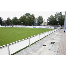 Banden-Werbeelemente aus KU-Platten für vorhandenes Barrierensystem