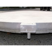 Diskusring mit Betonplatte
