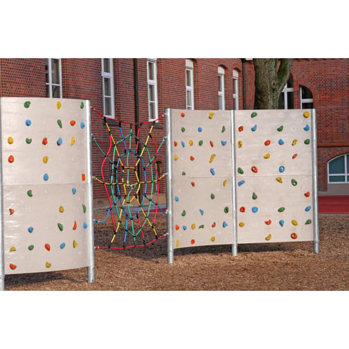 Kübler Sport® Outdoor Boulderwand aus Polymerbeton mit Kletternetz