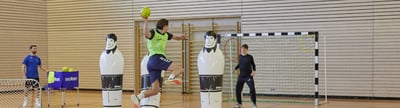 Auswahl an hochwertigen Handbällen verschiedener Größen und Farben zum Handball kaufen im Onlineshop