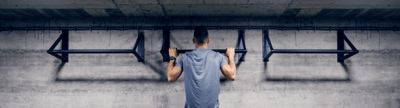 Klimmzugstange für effektives Oberkörpertraining und Fitness im Home-Gym oder Studio