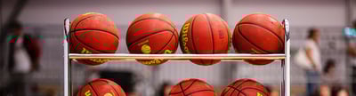 Verschiedene Basketball Trainingsbälle in unterschiedlichen Größen, Materialien und Farben für Training und Verein