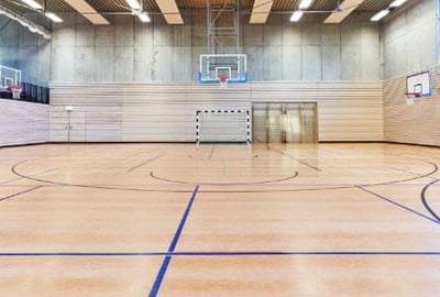 Sporthallen, Arenen & Nebenräume