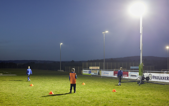 Mobiles Flutlicht: gewappnet für die dunkle Jahreszeit | Kübler Sport