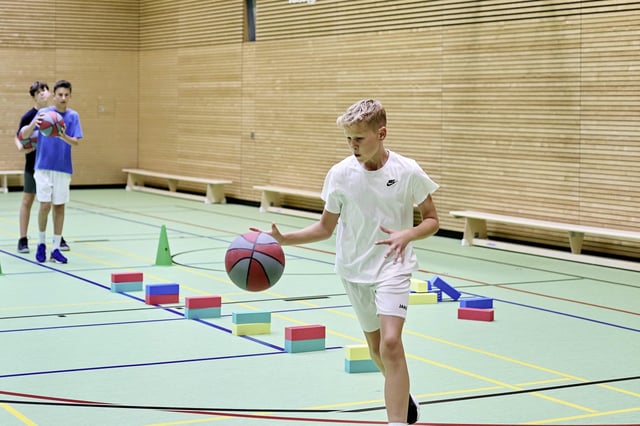 Basketball in der Schule: Regeln und Spiele f&uuml;r den Unterricht | K&uuml;bler Sport