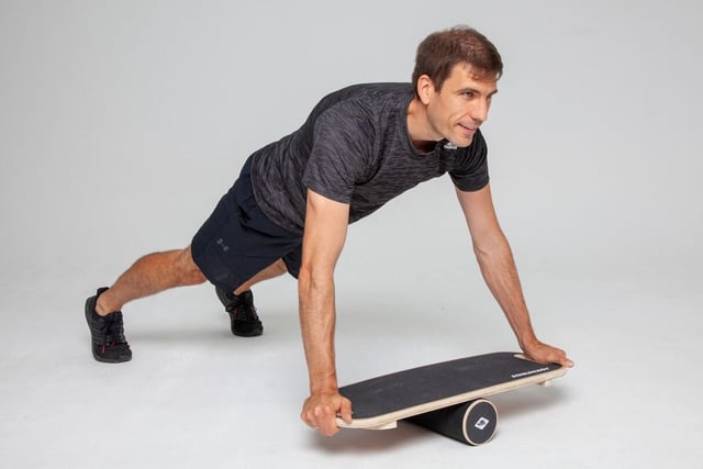 Fit mit dem Balance Board: Effektive &Uuml;bungen | K&uuml;bler Sport