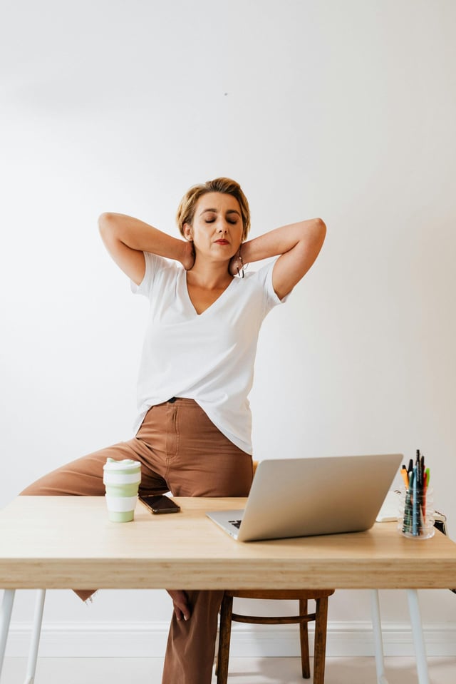 Business Yoga &ndash; Yoga-&Uuml;bungen am Arbeitsplatz | K&uuml;bler Sport