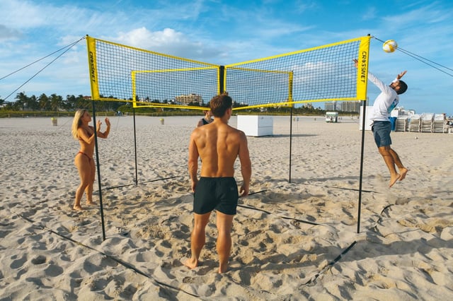 CROSSNET &ndash; das spa&szlig;ige Volleyballspiel auf vier Feldern | K&uuml;bler Sport