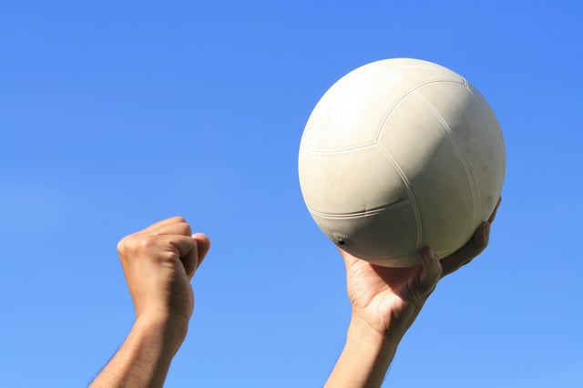 Faustball &ndash; ein R&uuml;ckschlagspiel mit Tradition | K&uuml;bler Sport