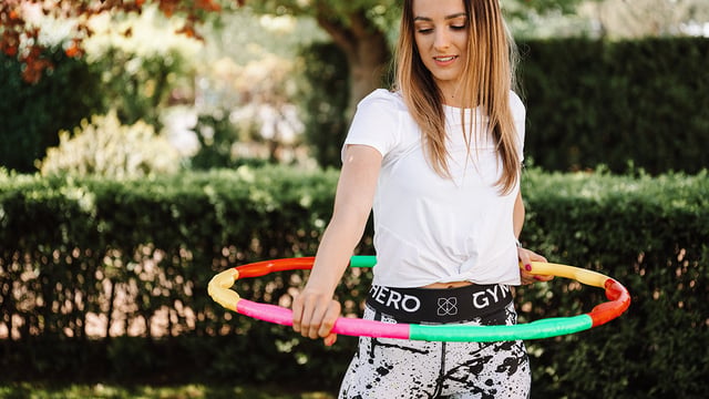 Fit schwingen mit Hula Hoop | K&uuml;bler Sport