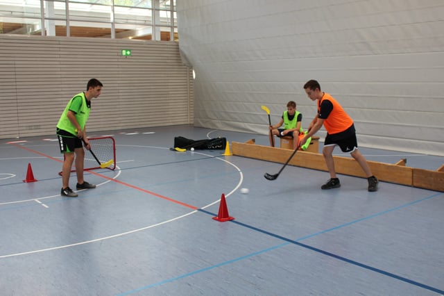 Floorball &ndash; die perfekte Sportart im Sportunterricht | K&uuml;bler Sport