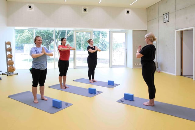 Hatha Yoga: Ruhe, Kraft & Beweglichkeit im Einklang | K&uuml;bler Sport