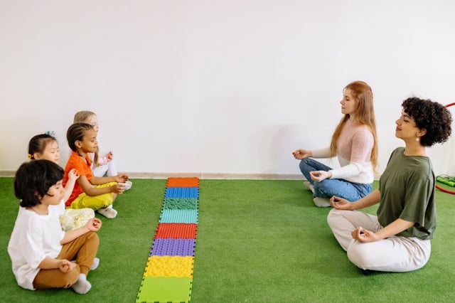 Fast wie die Gro&szlig;en: Kinderyoga | K&uuml;bler Sport